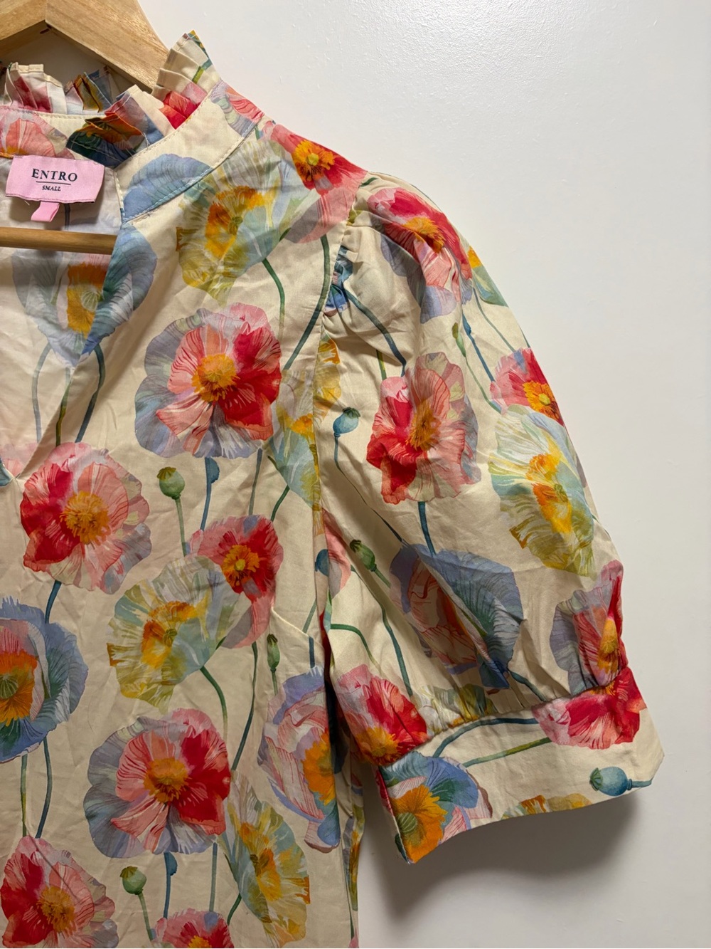 Entro Ecru Beige Floral Print Cotton Short Sleeve Top Women’s Size Small - Picture 4 of 7